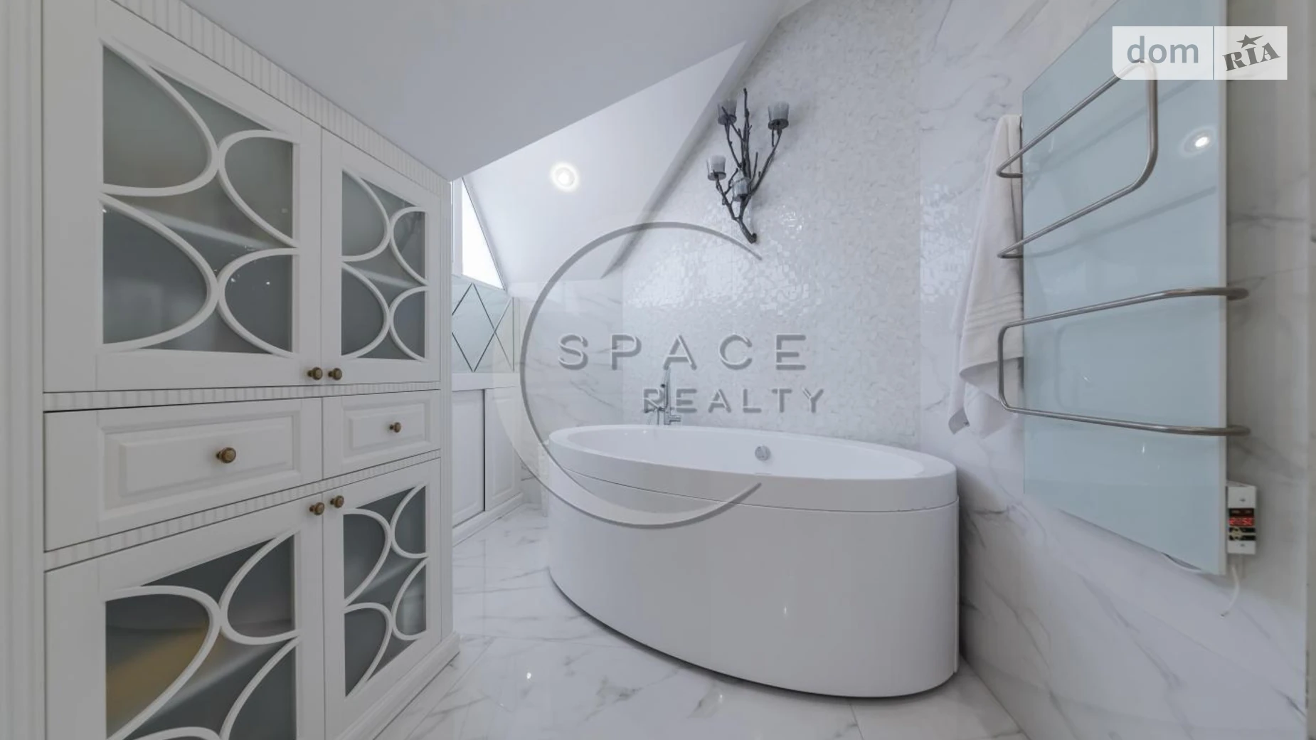 Сдается в аренду дом на 3 этажа 750 кв. м с мебелью, цена: 7000 $ - фото 5