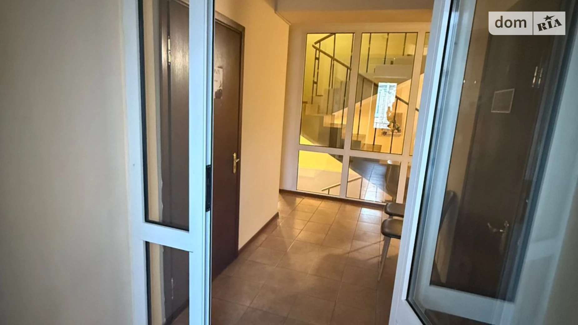 Продается офис 218.3 кв. м в бизнес-центре, цена: 251045 $ - фото 3