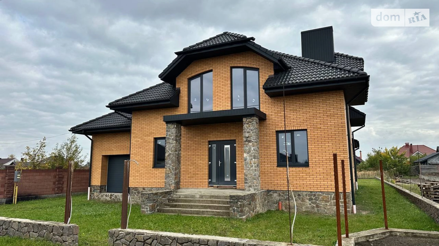 Продается дом на 2 этажа 200 кв. м с камином, цена: 180000 $ - фото 2