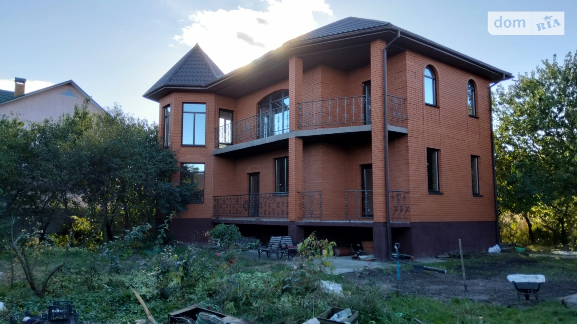 Продается дом на 3 этажа 260 кв. м с гаражом, цена: 278000 $ - фото 4