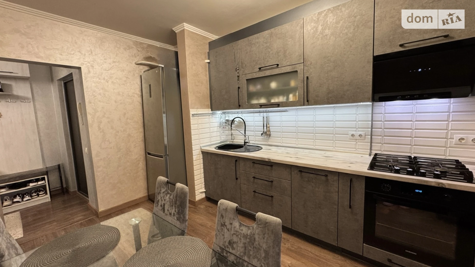 Продается 3-комнатная квартира 60.8 кв. м в Ровно, ул. Волынской Дивизии, 9 - фото 2