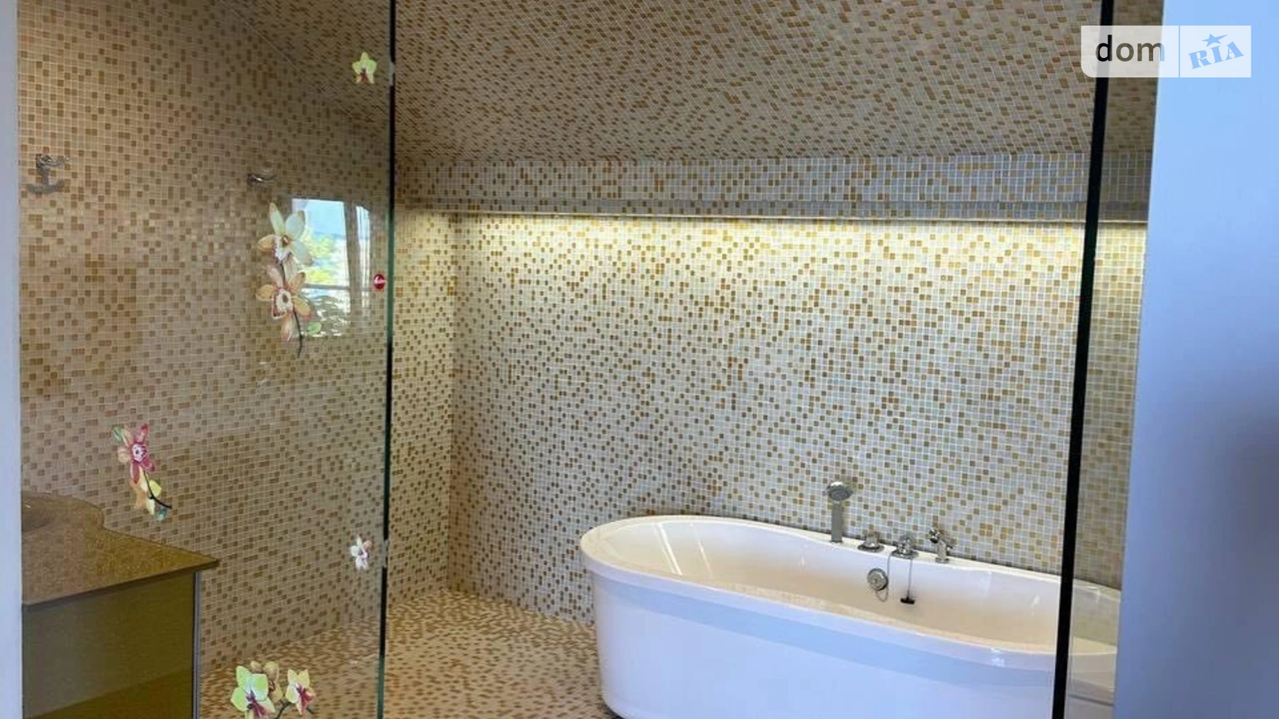 Сдается в аренду дом на 3 этажа 230 кв. м с террасой, цена: 1000 $ - фото 5
