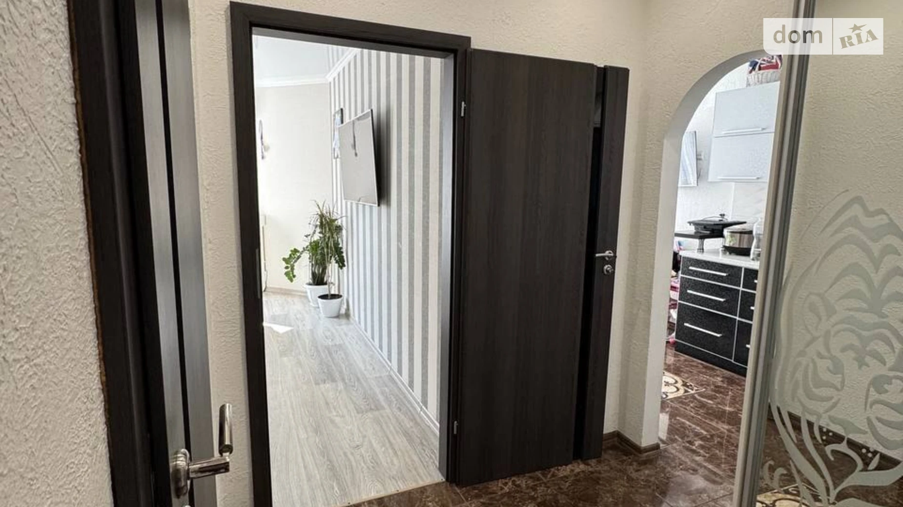 Продается 1-комнатная квартира 35.7 кв. м в Лиманке, мас. Радужный - фото 4