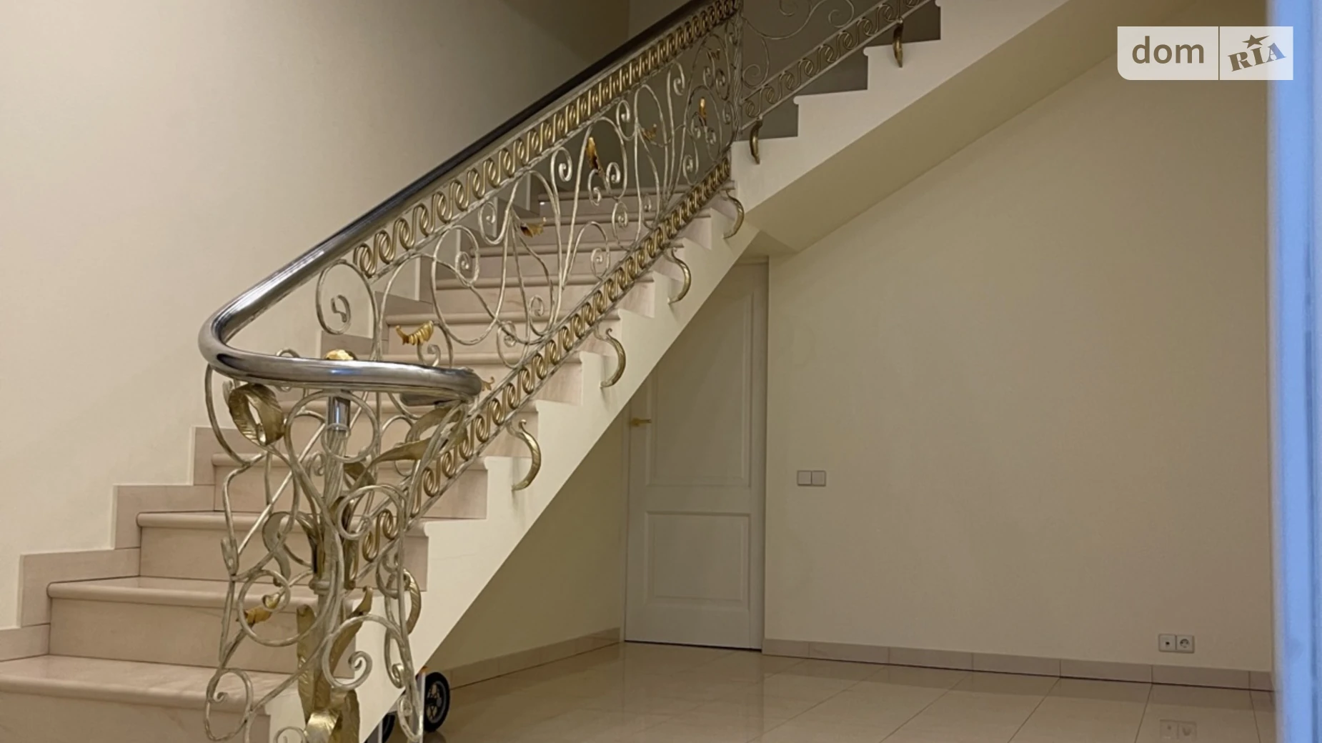 Сдается в аренду дом на 2 этажа 376 кв. м с гаражом, цена: 5400 $ - фото 4