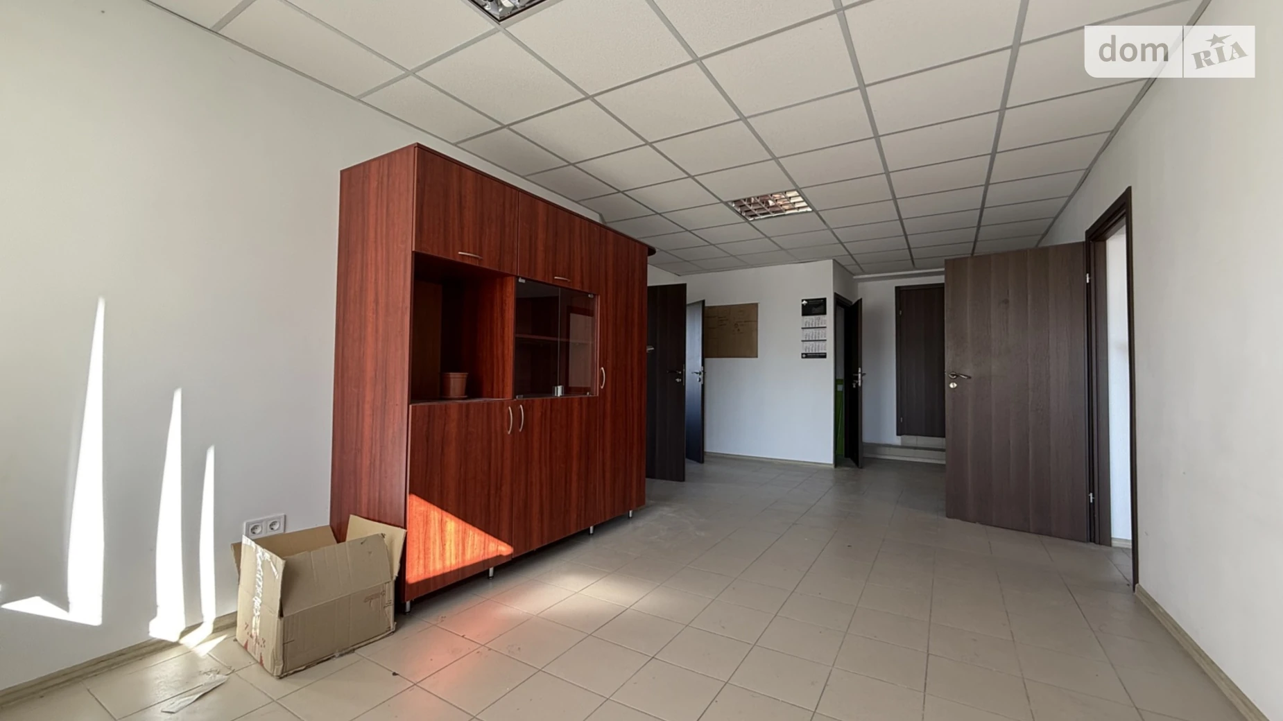 Сдается в аренду офис 106 кв. м в бизнес-центре, цена: 500 $ - фото 3