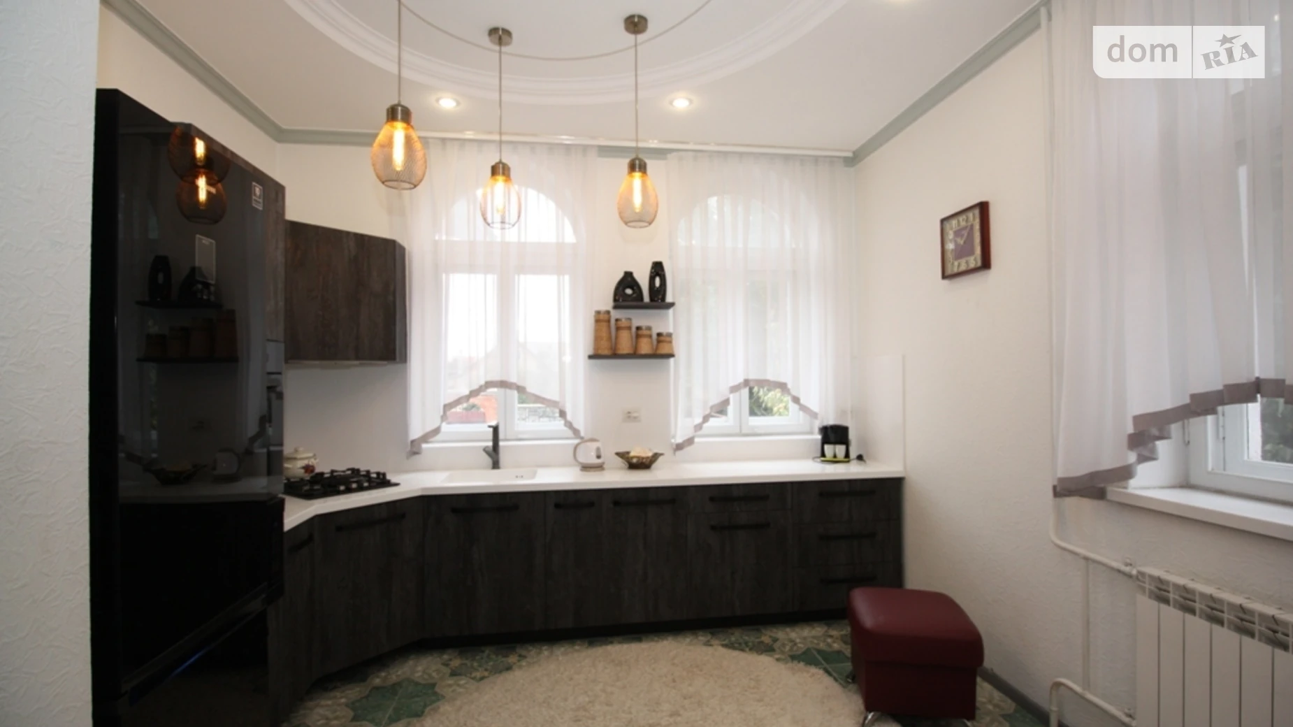 Продается дом на 2 этажа 234 кв. м с камином, цена: 129999 $ - фото 3