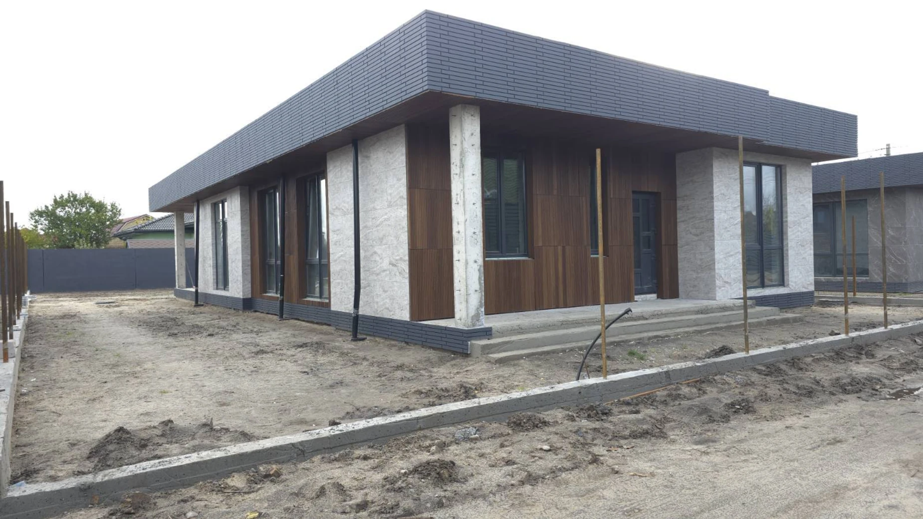 Продается одноэтажный дом 130 кв. м с бассейном, цена: 134000 $ - фото 2