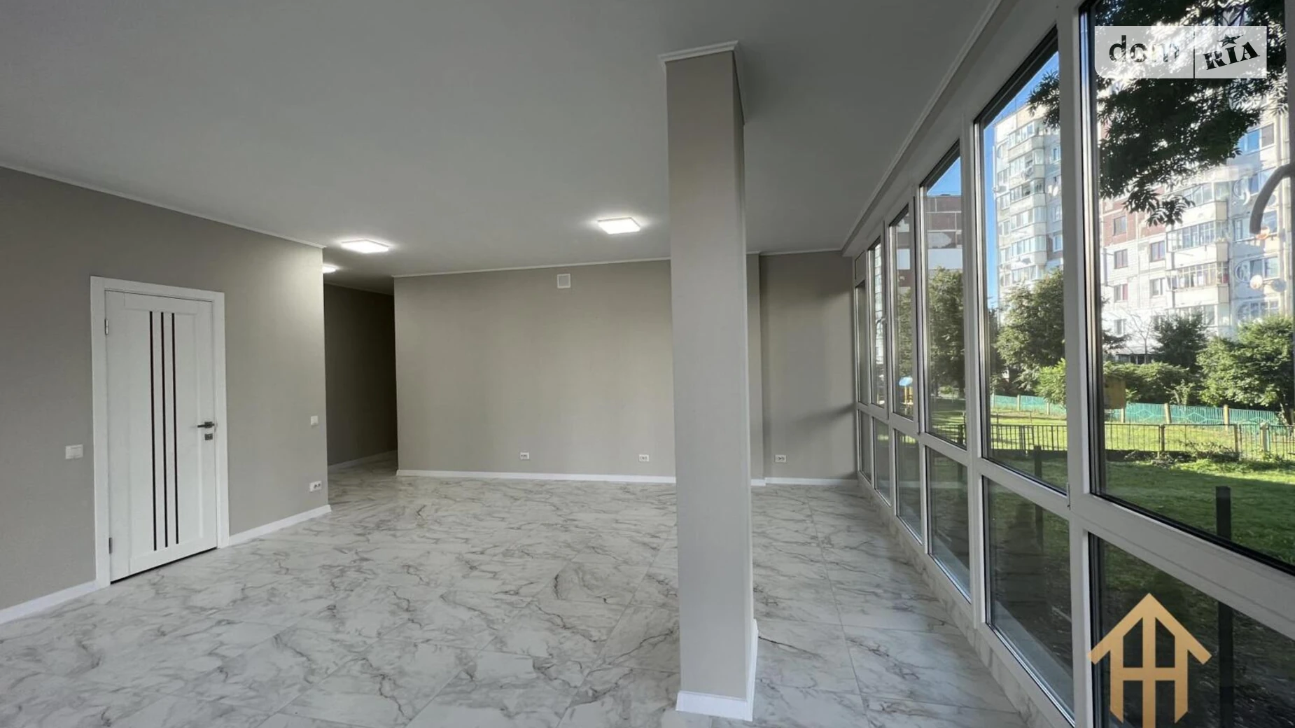 Сдается в аренду офис 52 кв. м в бизнес-центре, цена: 350 $ - фото 2