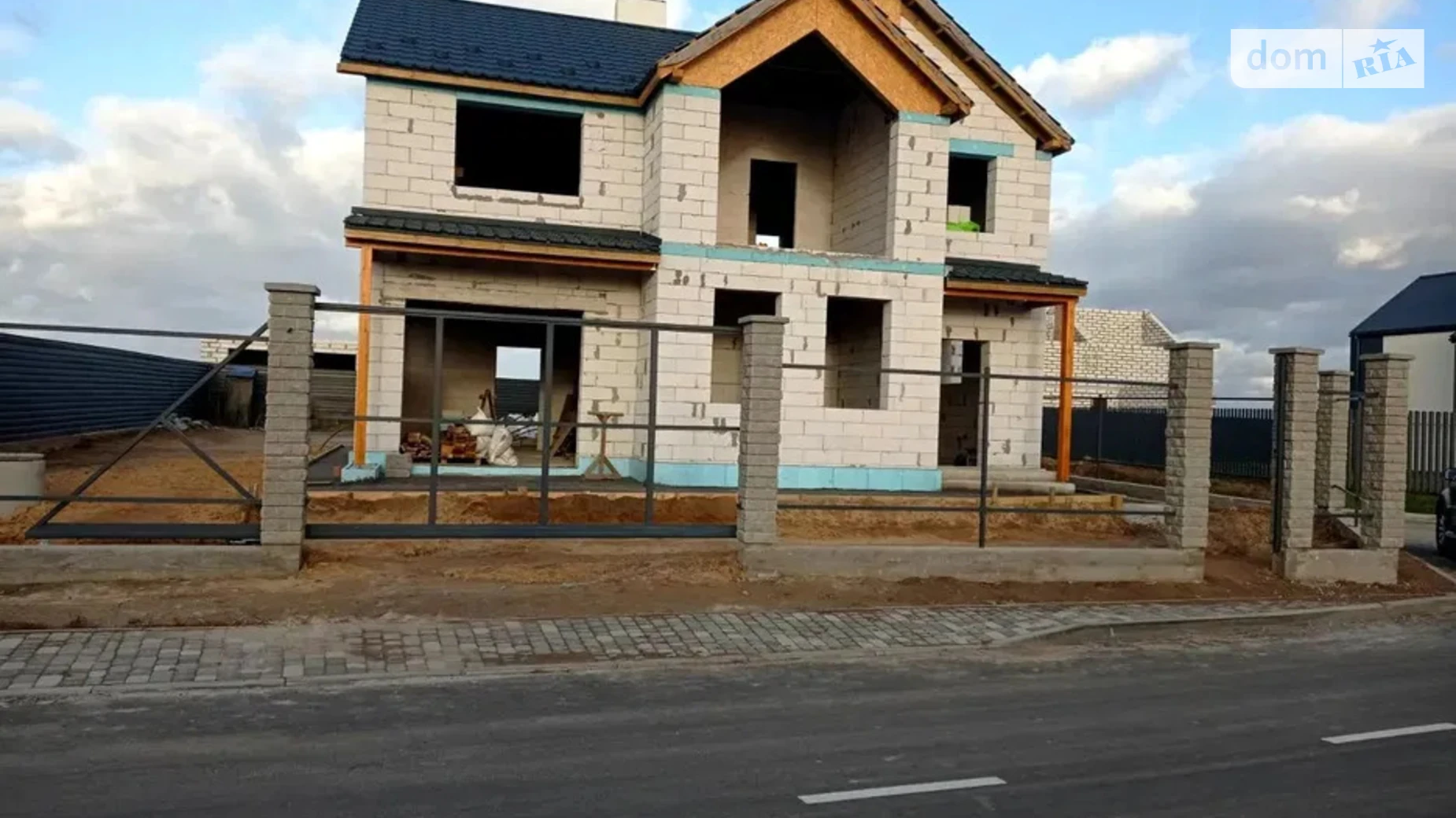 Продается дом на 2 этажа 230 кв. м с бассейном, цена: 95500 $ - фото 2