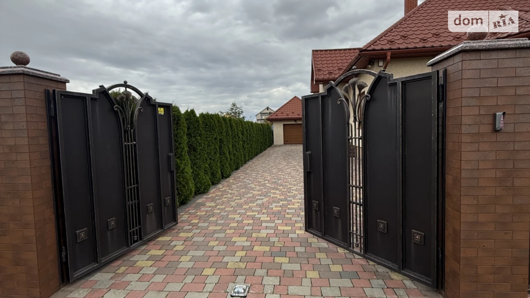 Продается одноэтажный дом 150 кв. м с бассейном, цена: 265000 $ - фото 2