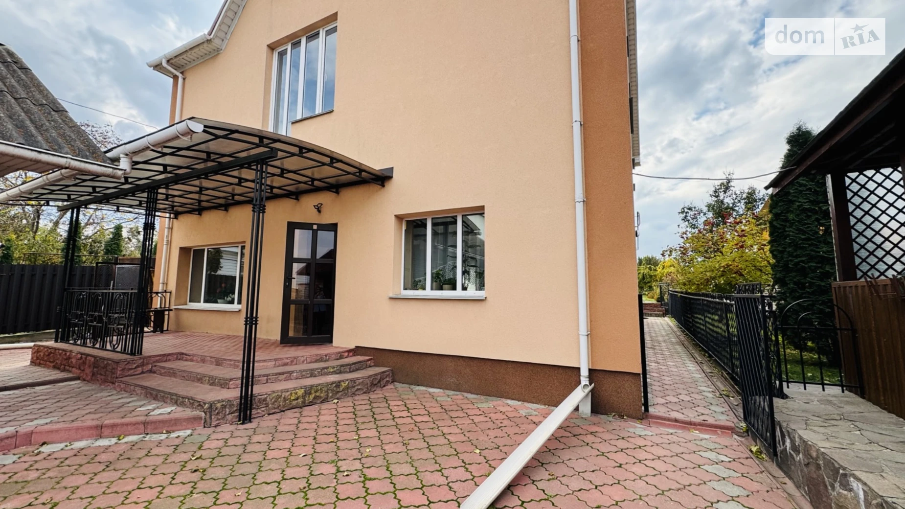 Продается дом на 2 этажа 180 кв. м с камином, цена: 255000 $ - фото 3