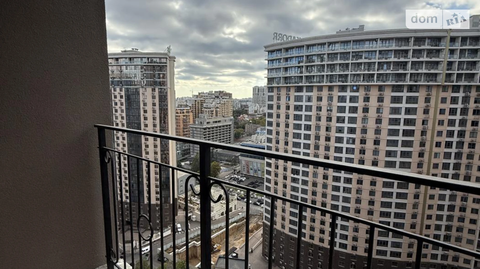 Продается 1-комнатная квартира 49.8 кв. м в Одессе, ул. Генуэзская, 1/1 - фото 2