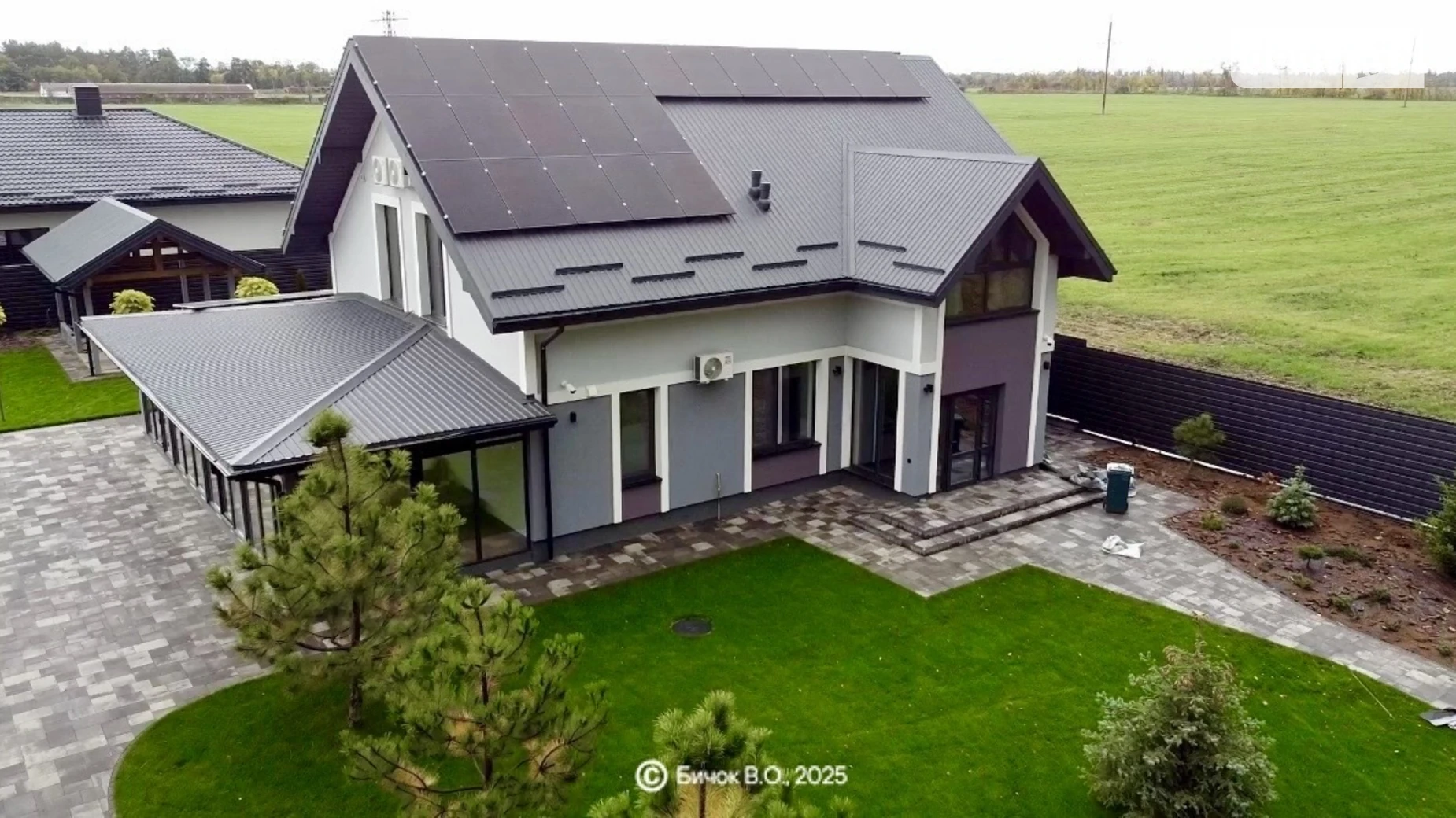 Сдается в аренду дом на 3 этажа 300 кв. м с бассейном, цена: 3000 $ - фото 2