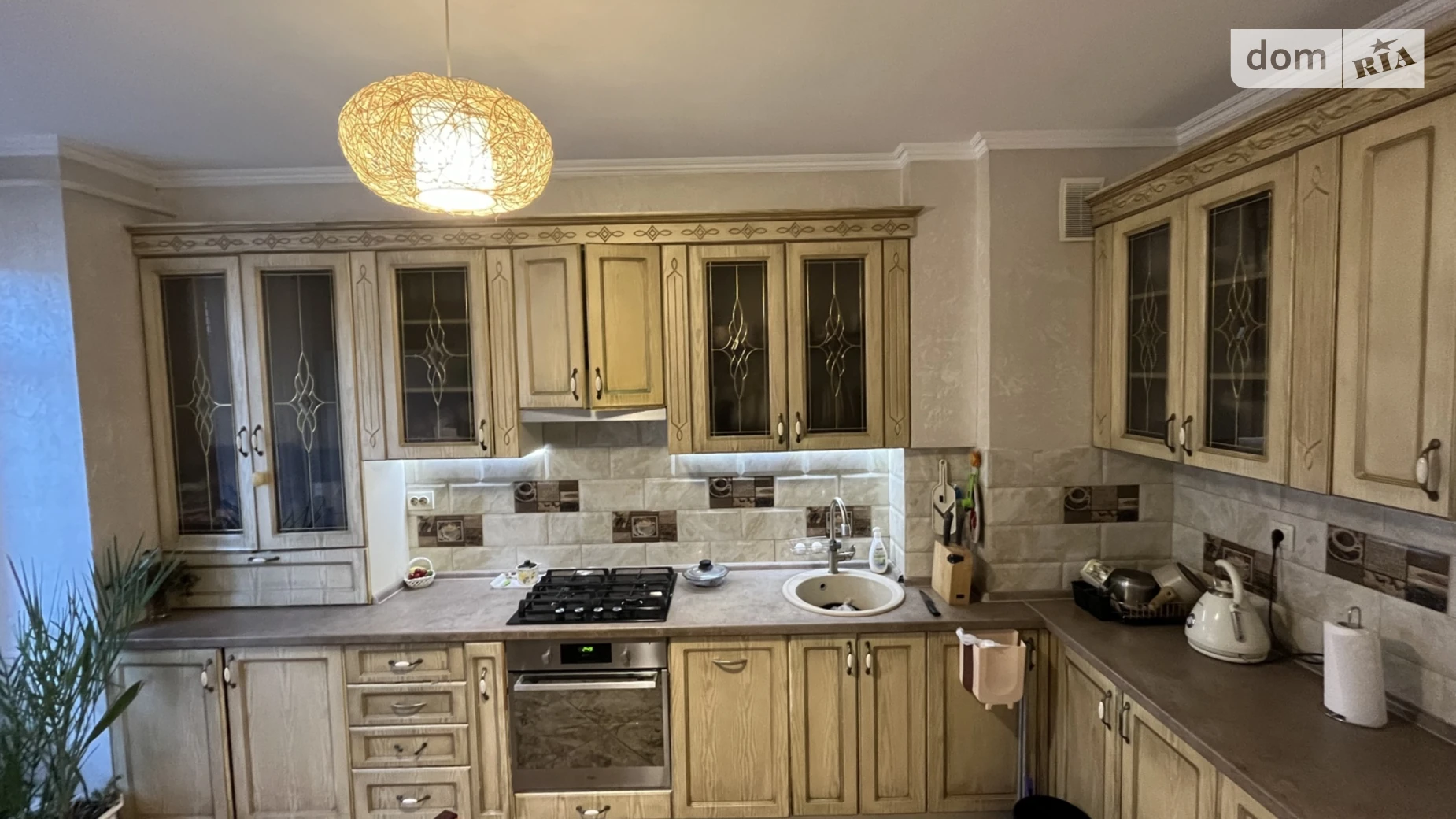 Продается 3-комнатная квартира 128.4 кв. м в Черновцах, ул. Ровенская, 10 - фото 4