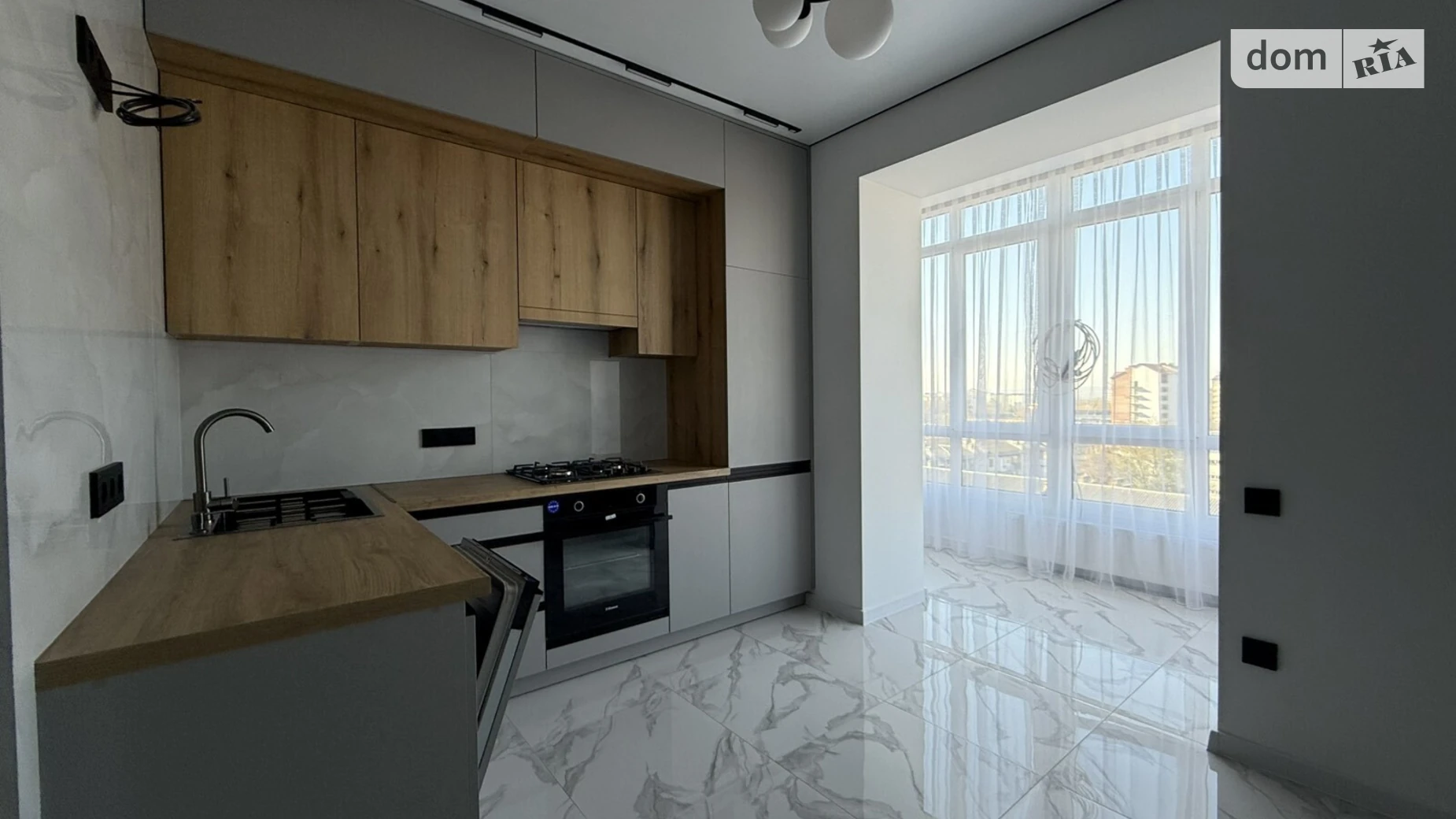 Продается 1-комнатная квартира 39 кв. м в Ивано-Франковске, ул. Национальной Гвардии - фото 2