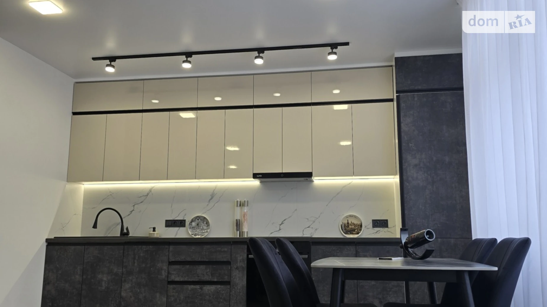 Продается 2-комнатная квартира 69.7 кв. м в Киеве, ул. Александра Олеся, 1 - фото 2