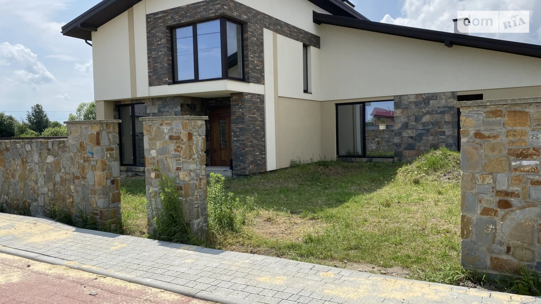 Продается дом на 2 этажа 220 кв. м с камином, цена: 300000 $ - фото 2