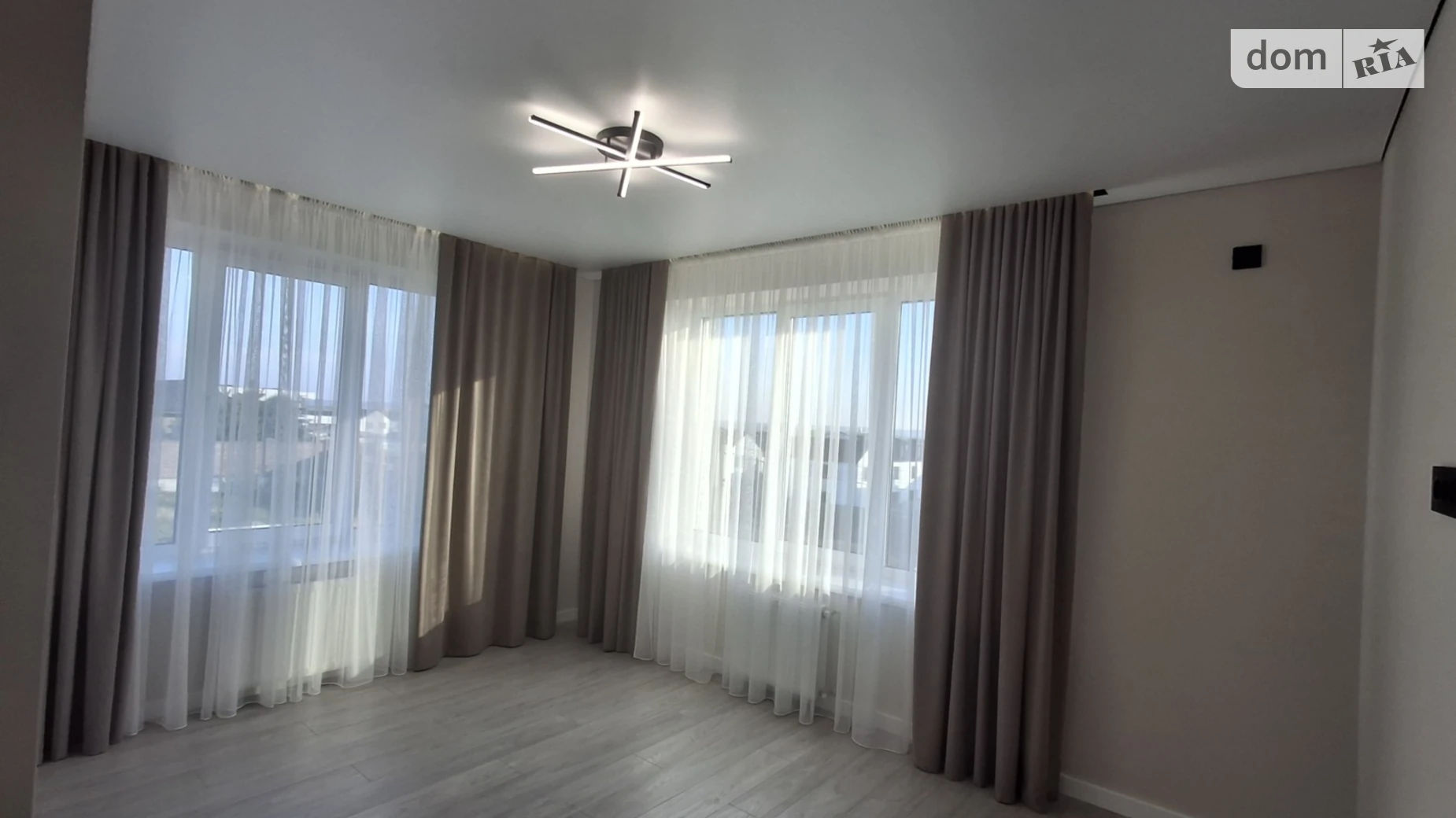 Продается 2-комнатная квартира 54 кв. м в Ровно, ул. Николая Боголюбова, 1 - фото 2