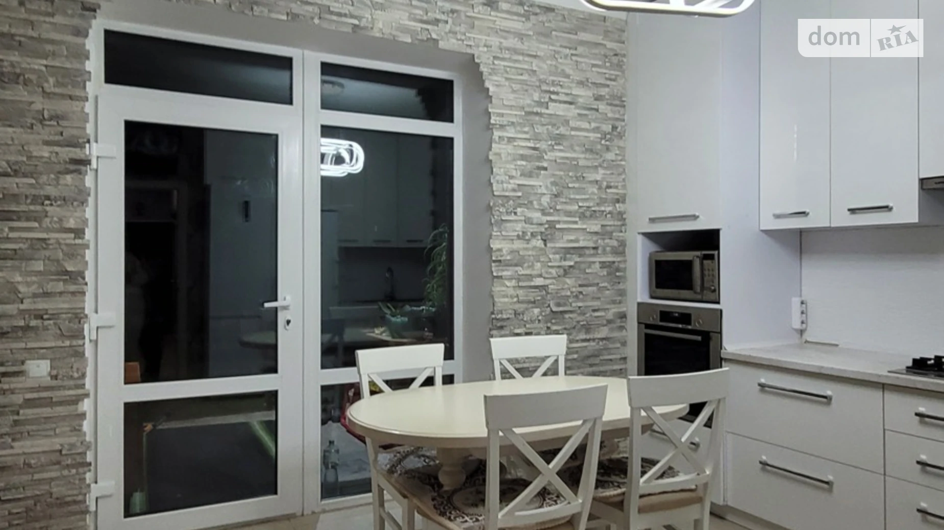 Сдается в аренду дом на 2 этажа 140 кв. м с балконом, цена: 1000 $ - фото 4