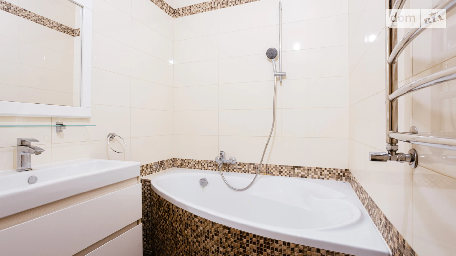 Продается 2-комнатная квартира 75.2 кв. м в Броварах, ул. Симоненко, 2А - фото 2