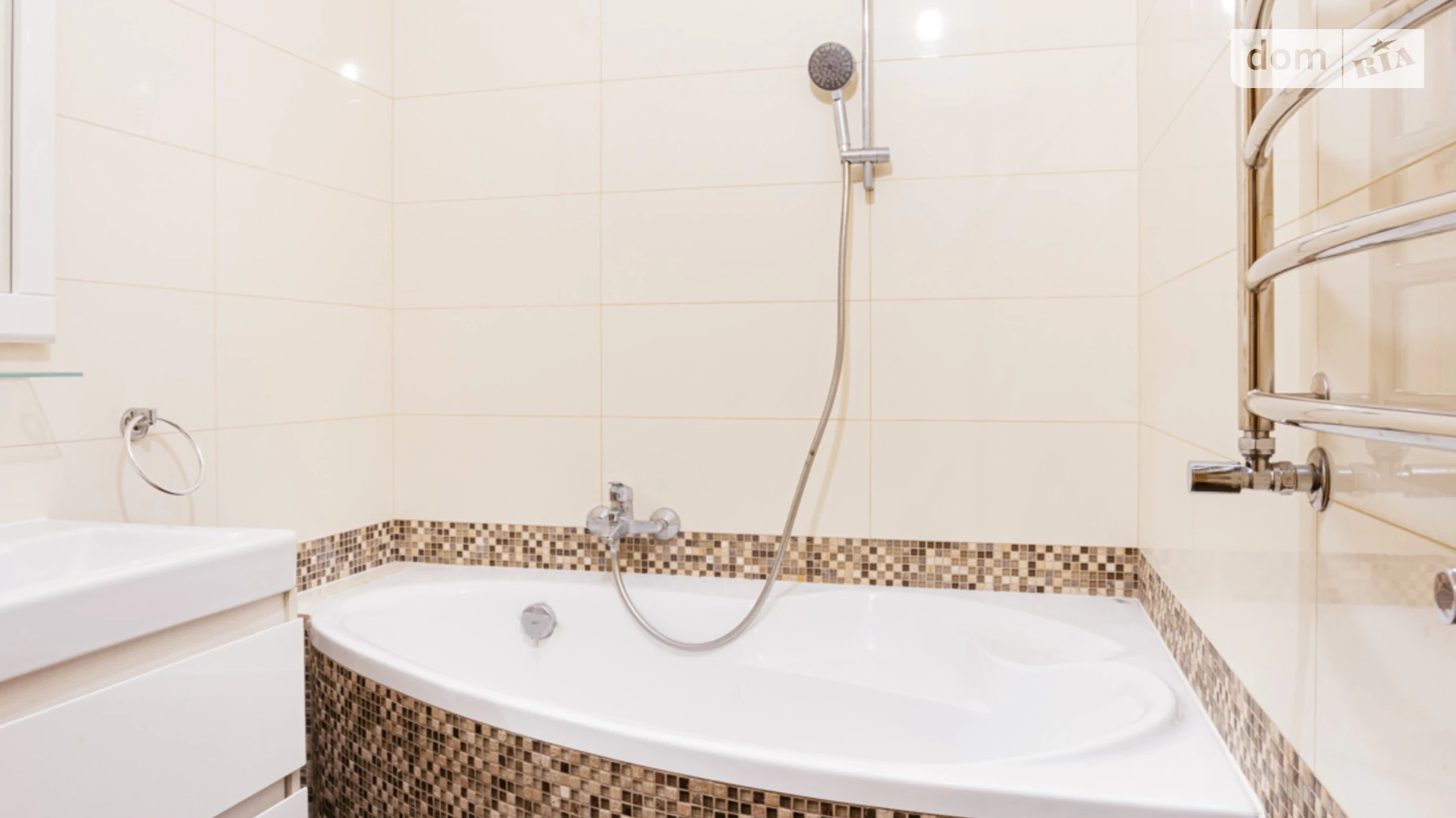 Продается 2-комнатная квартира 75.2 кв. м в Броварах, ул. Симоненко, 2А - фото 3