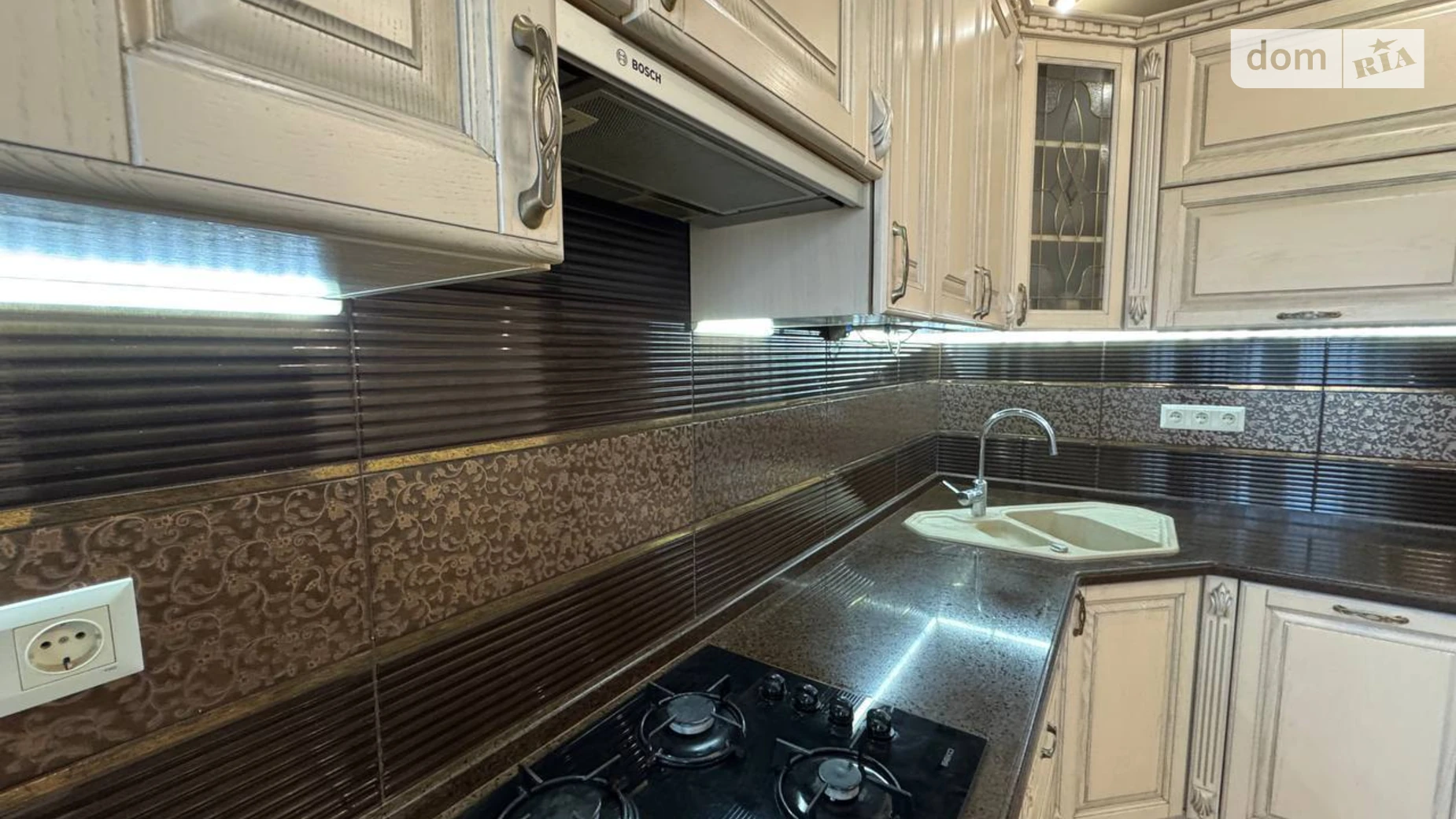 Продается 2-комнатная квартира 74.8 кв. м в Ровно, ул. Дворецкая - фото 2