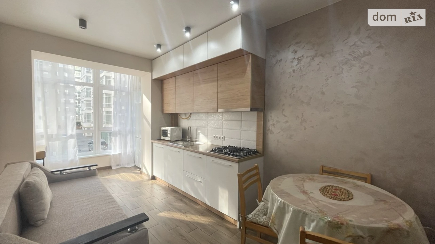 Сдается в аренду 1-комнатная квартира 42 кв. м в Ивано-Франковске, ул. Высочана Семена, 18 - фото 2