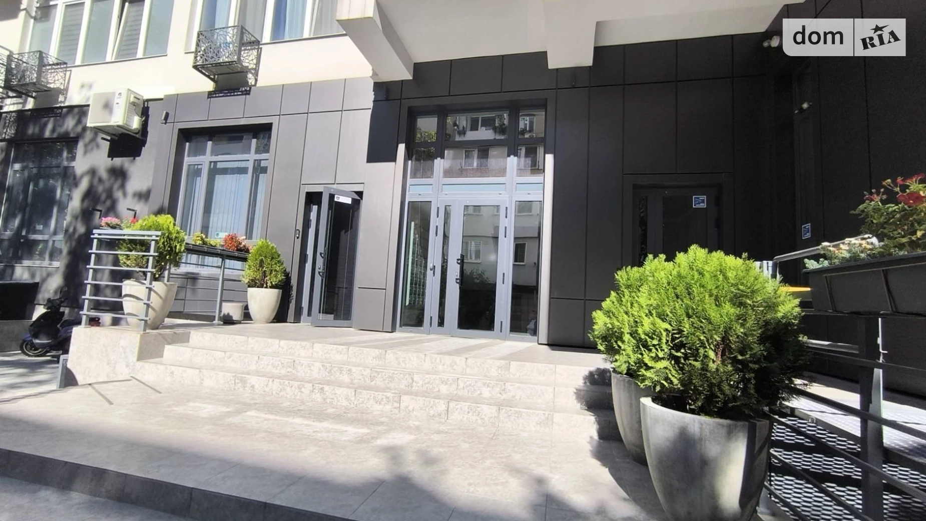 Продается 1-комнатная квартира 40 кв. м в Одессе, ул. Сегедская, 13А - фото 2