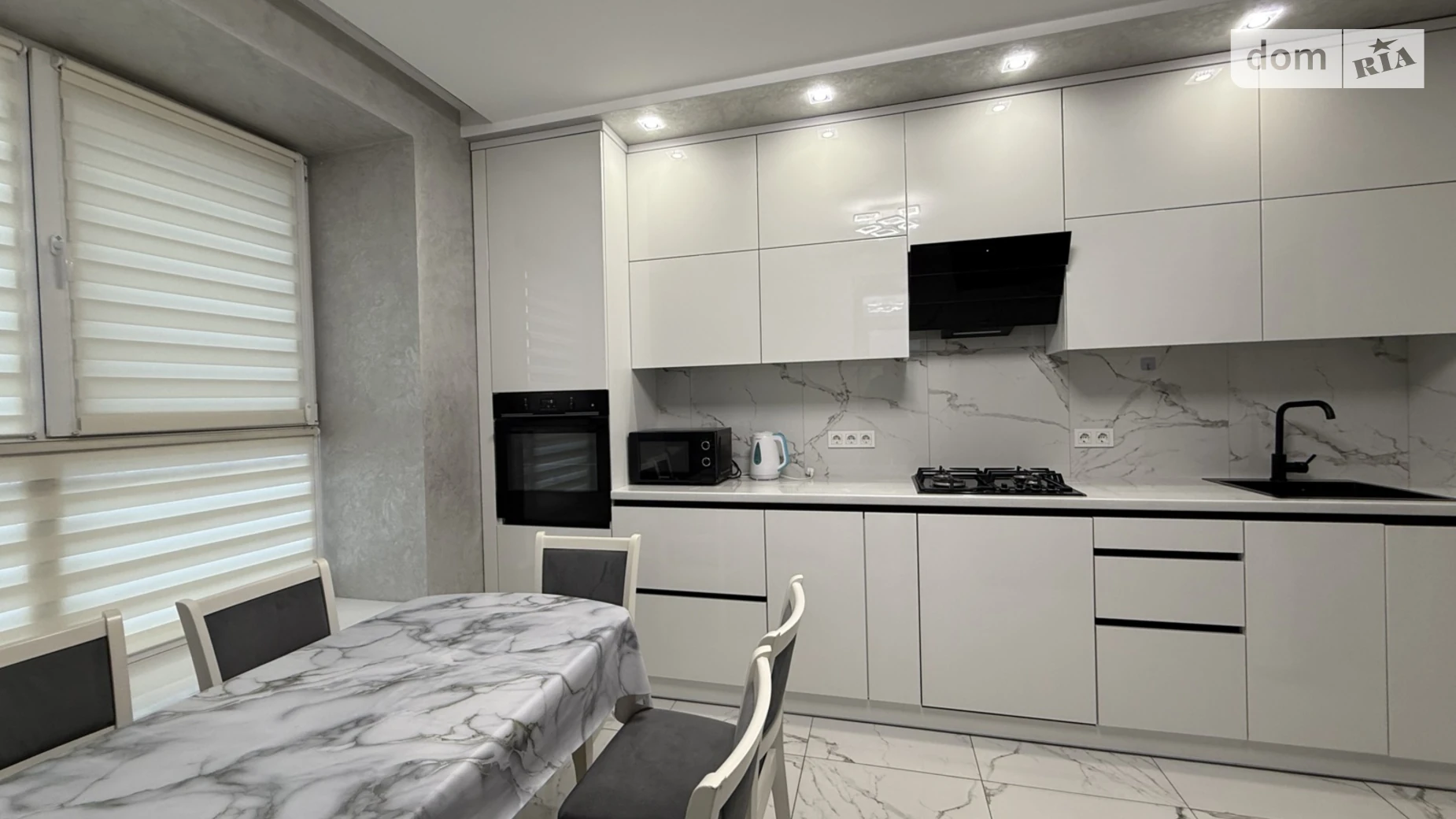 3-комнатная квартира 95 кв. м в Тернополе, ул. Микулинецкая, 5 - фото 2