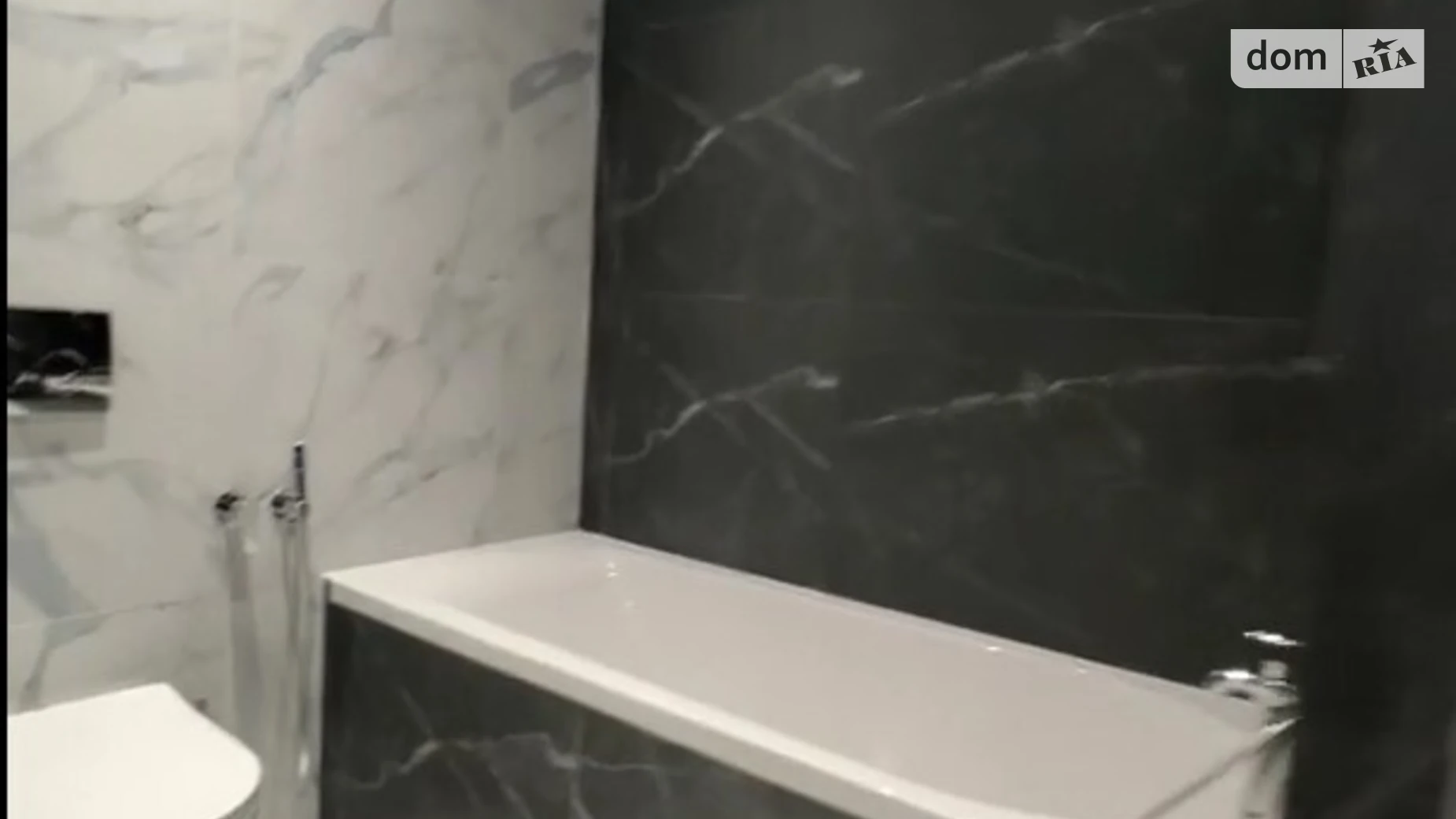 Продается 2-комнатная квартира 70 кв. м в Ровно, ул. Савура Клима, 15 - фото 2