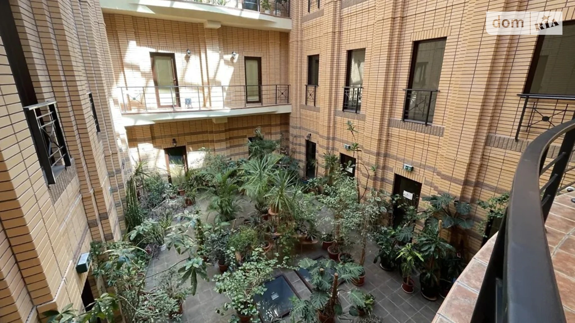 Сдается в аренду офис 298.4 кв. м в бизнес-центре, цена: 60120 грн - фото 3