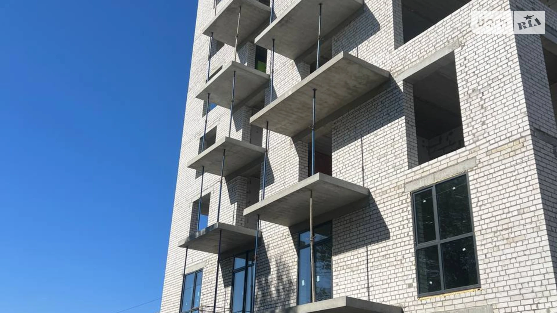 Продается 2-комнатная квартира 69.6 кв. м в Черкассах, ул. Героев Днепра - фото 2