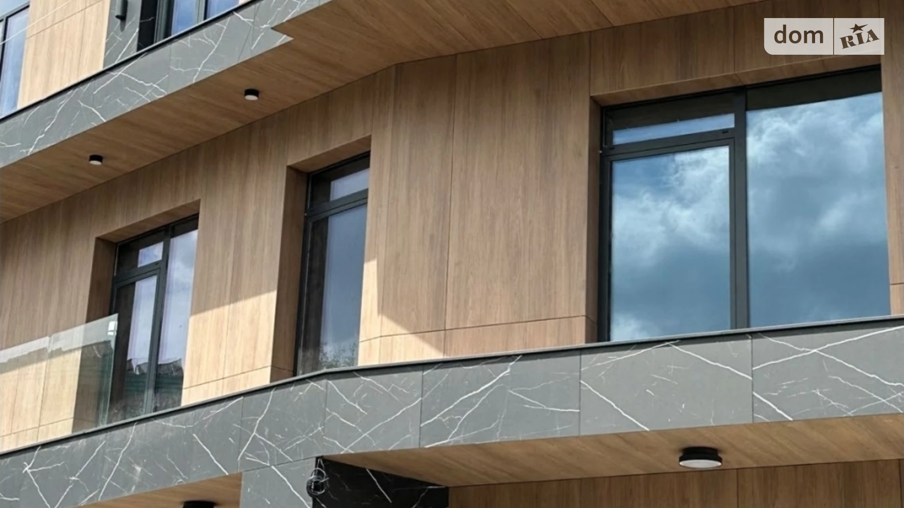 Продается офис 2135 кв. м в бизнес-центре, цена: 7500000 $ - фото 2