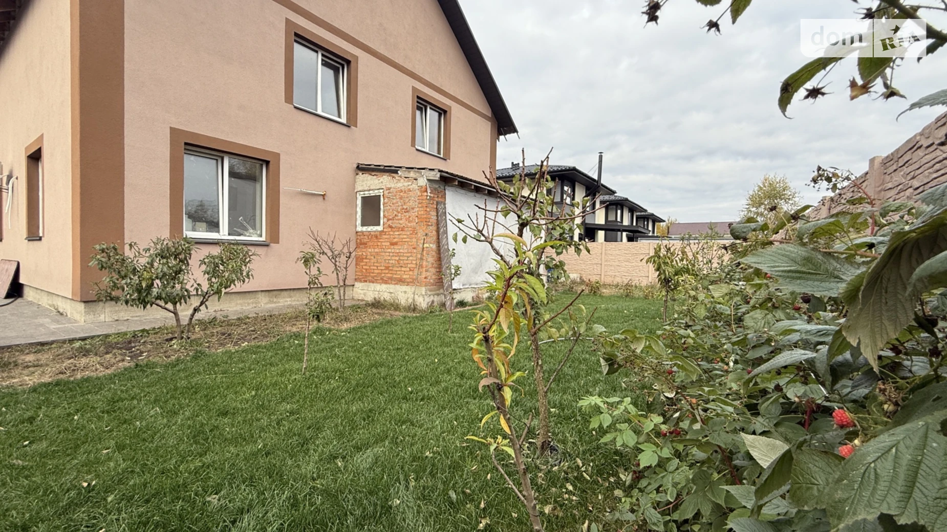 Продается дом на 2 этажа 200 кв. м с балконом, цена: 225000 $ - фото 2