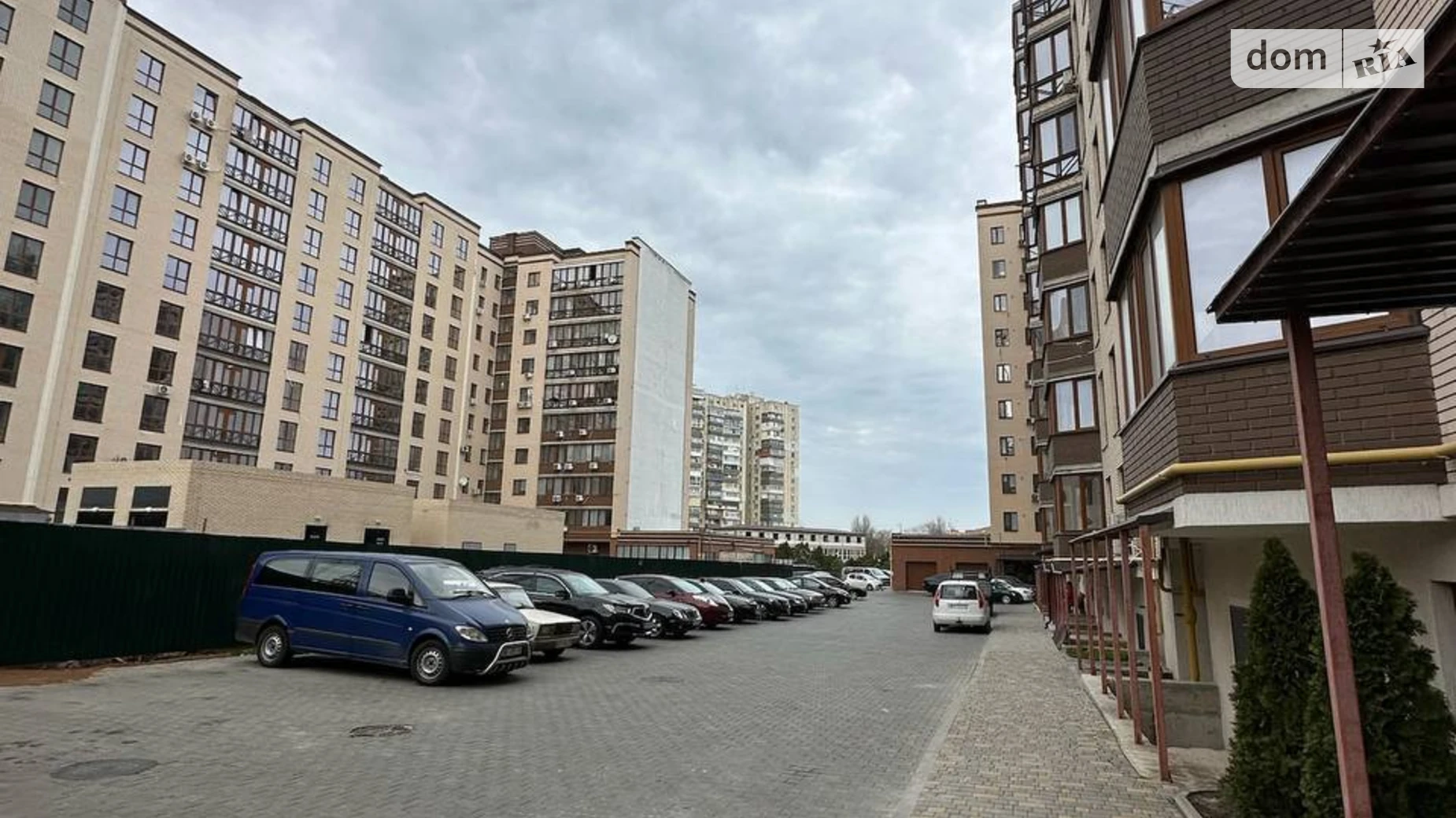 Продається 1-кімнатна квартира 50 кв. м у Чорноморську, вул. Лазурна(Гайдара), 2Б корпус 3 - фото 2