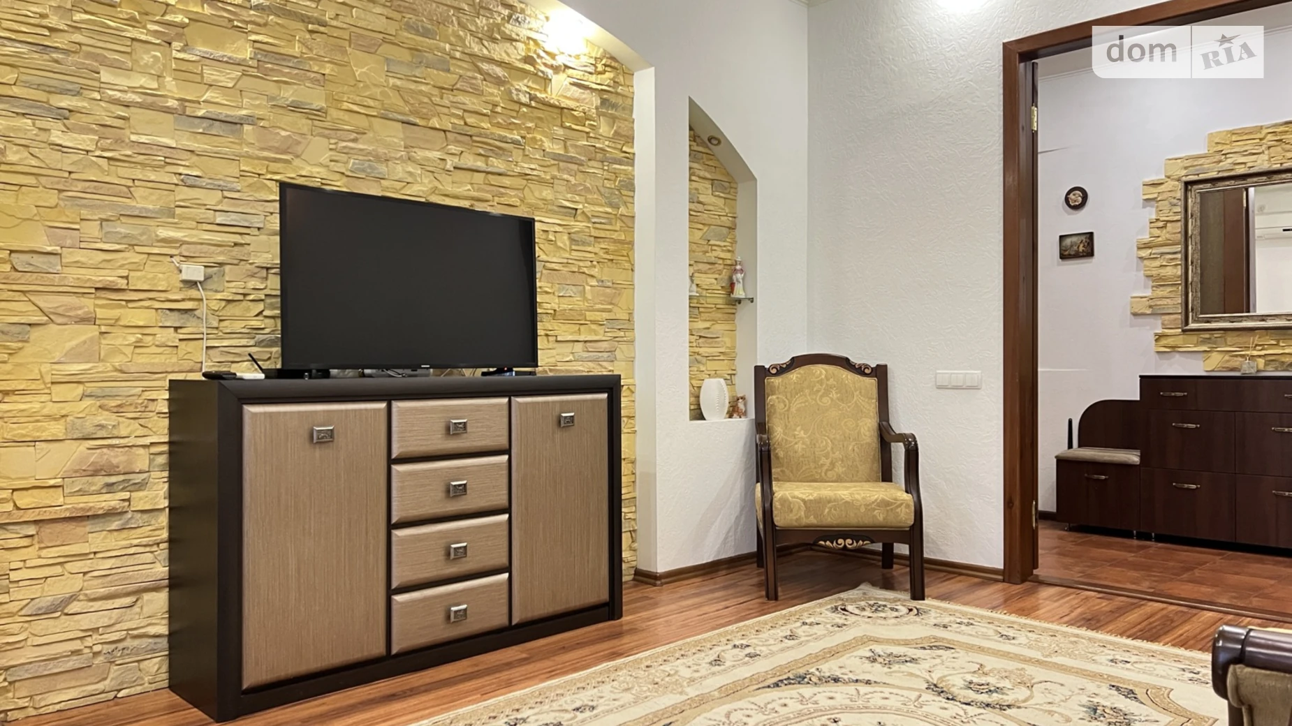 Продається 2-кімнатна квартира 55 кв. м у Полтаві, вул. Соборності(Жовтнева), 53/1 - фото 2