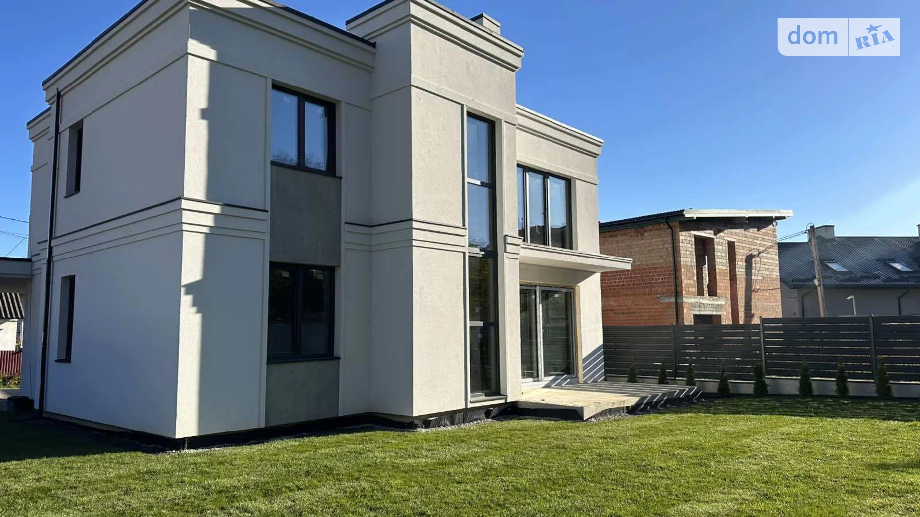 Продается дом на 2 этажа 224 кв. м с садом, цена: 345000 $ - фото 2