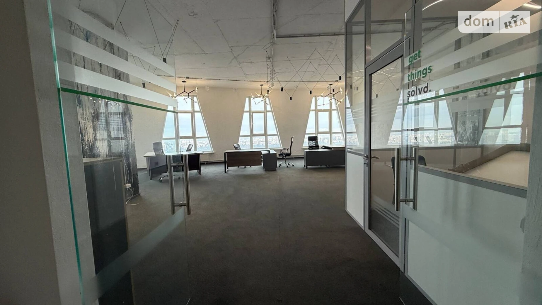 Сдается в аренду офис 199.7 кв. м в бизнес-центре, цена: 1900 $ - фото 2