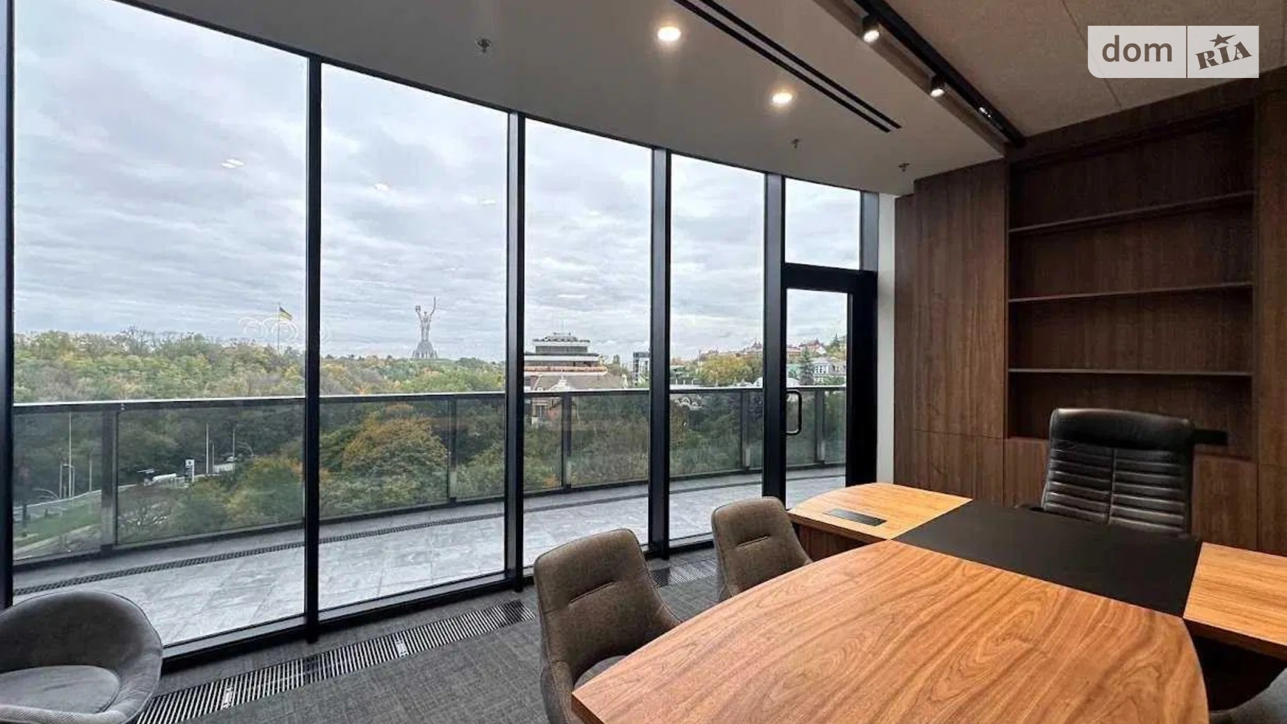 Сдается в аренду офис 440 кв. м в бизнес-центре, цена: 15800 $ - фото 3