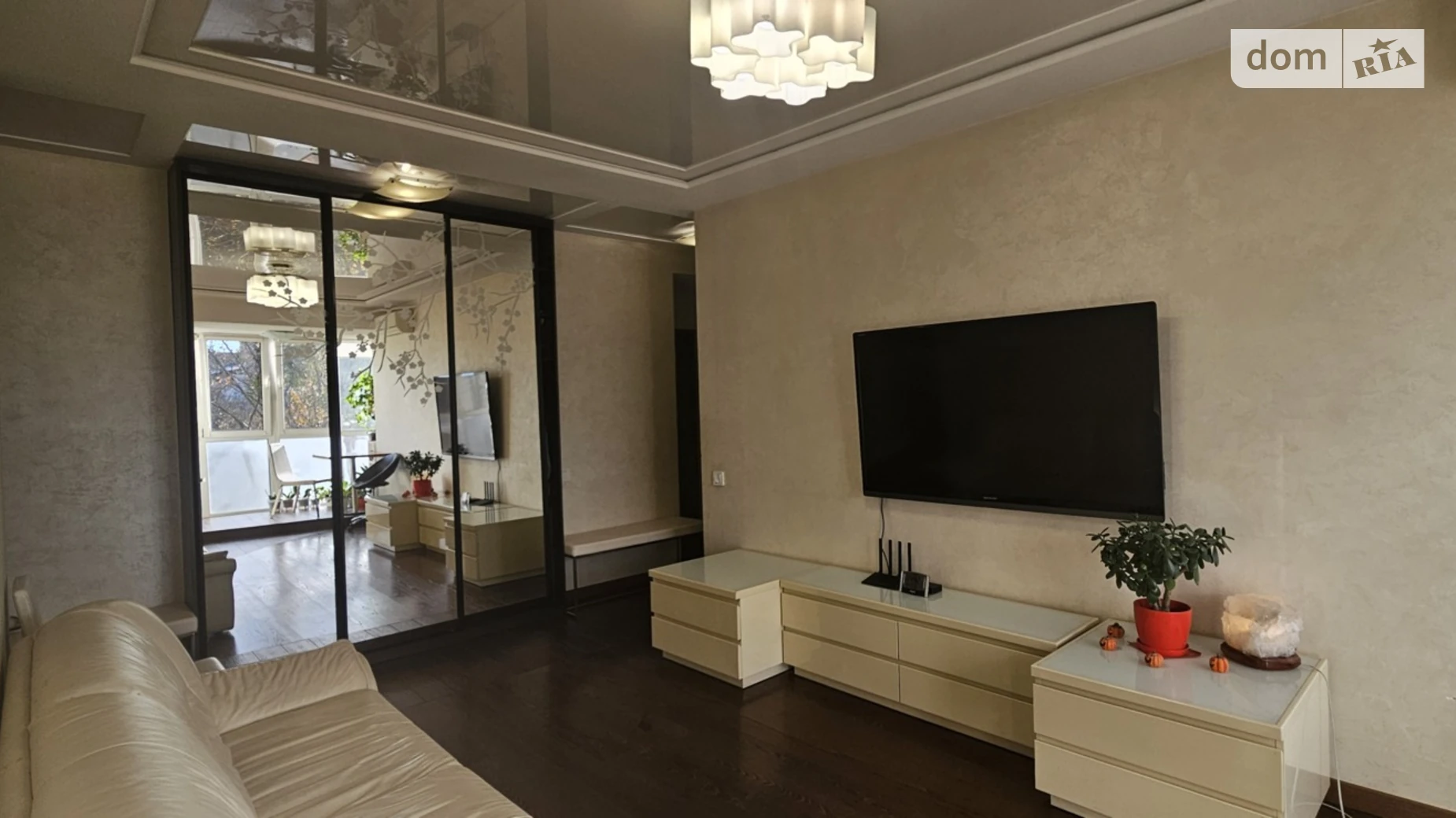 Продается 3-комнатная квартира 60.3 кв. м в Киеве, бул. Павла Вирского(Саратовская), 45 - фото 2