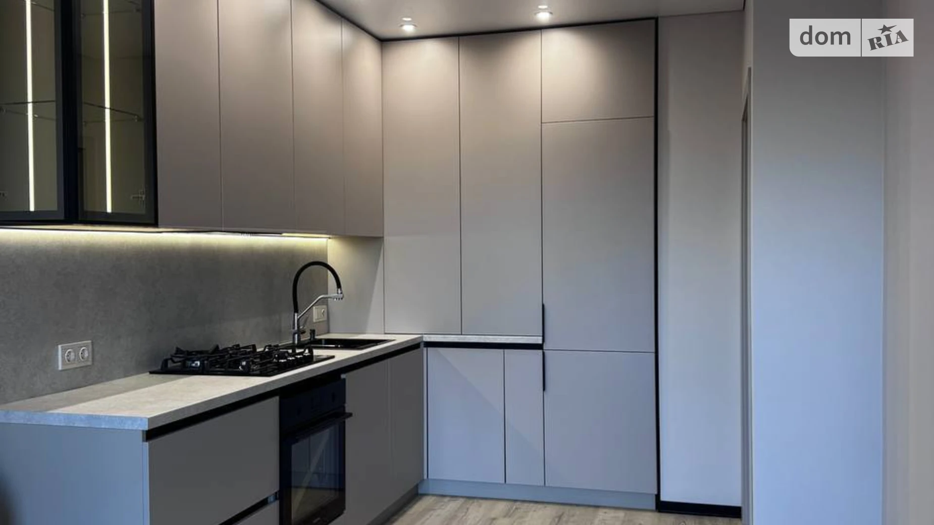 Продается 1-комнатная квартира 42 кв. м в Ивано-Франковске, ул. Ленкавского, 2А корпус 1-2 - фото 4