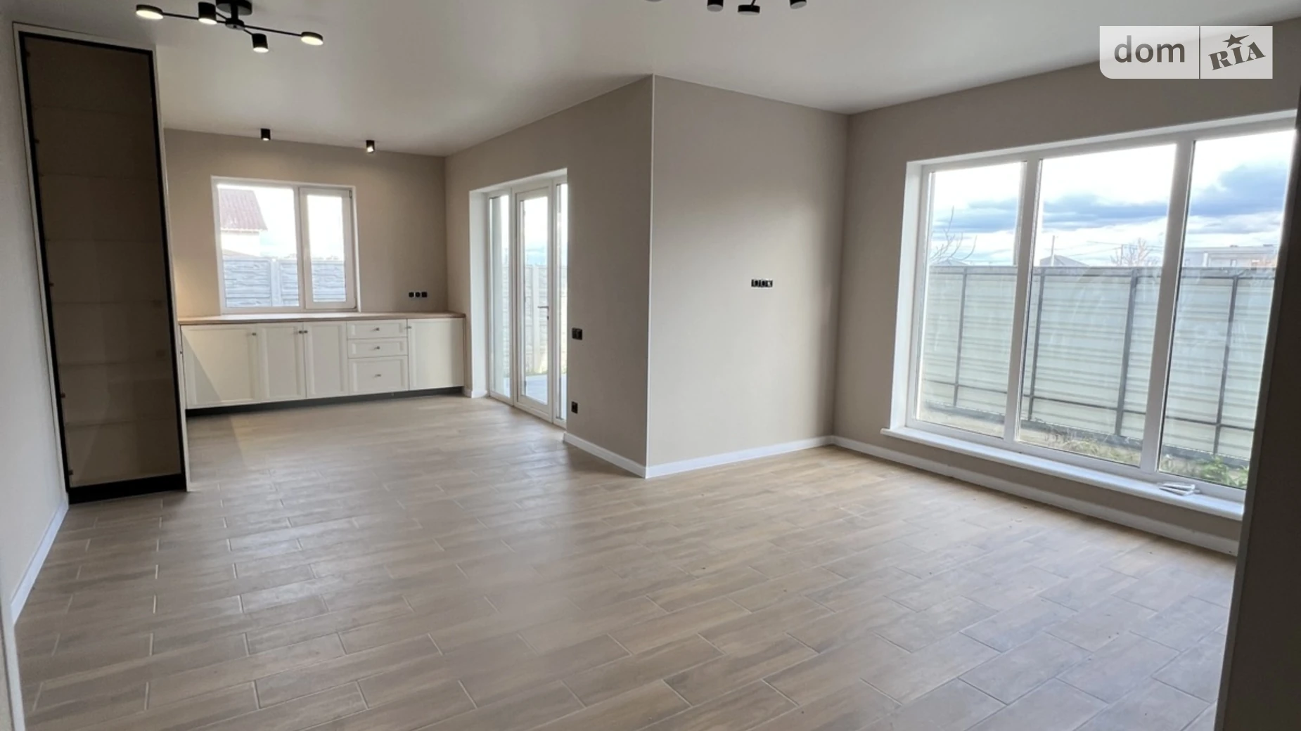 Продается одноэтажный дом 95 кв. м с камином, цена: 145000 $ - фото 4