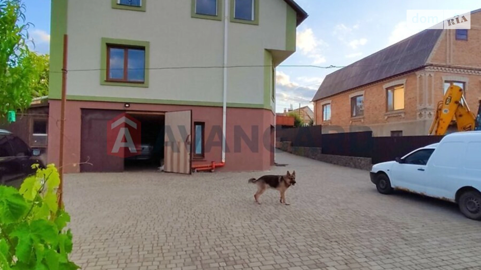 Продается дом на 3 этажа 200 кв. м с террасой, цена: 140000 $ - фото 2