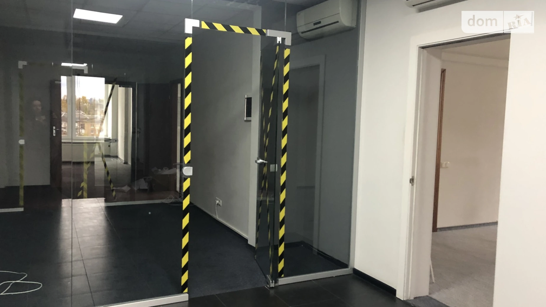 Сдается в аренду офис 222.8 кв. м в бизнес-центре, цена: 71296 грн - фото 3