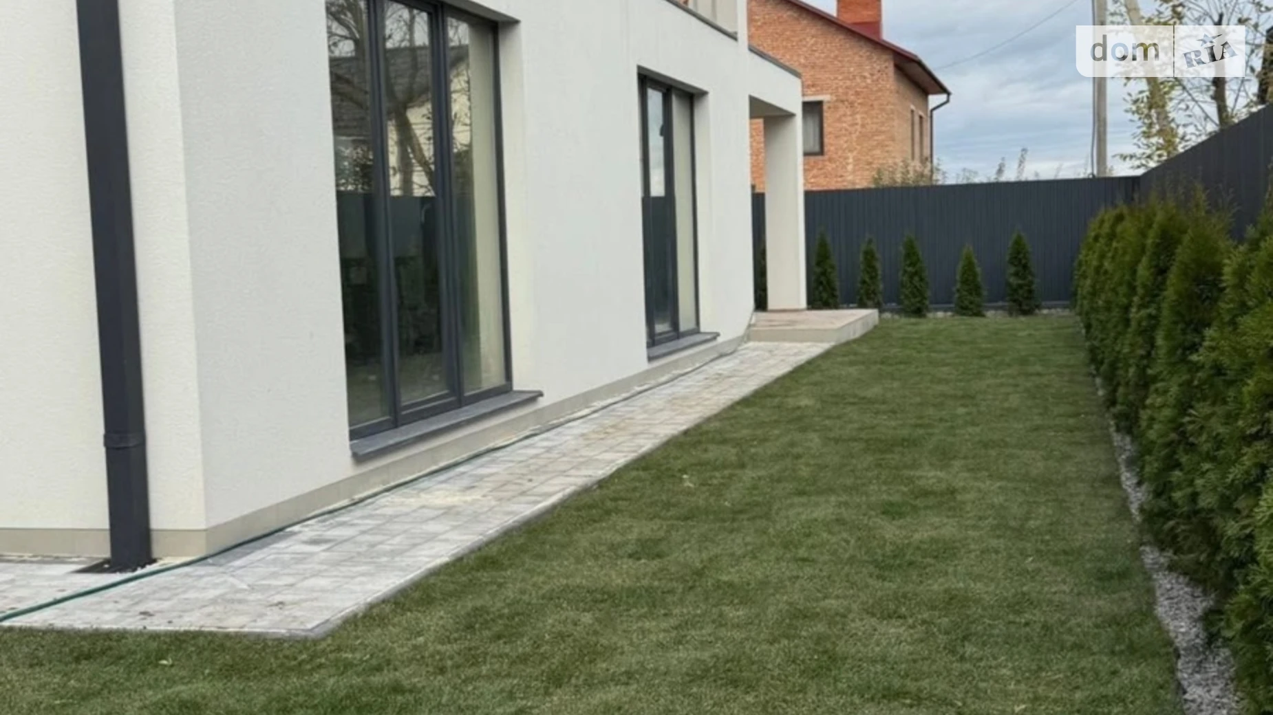 Продается дом на 2 этажа 240 кв. м с верандой, цена: 300000 $ - фото 2