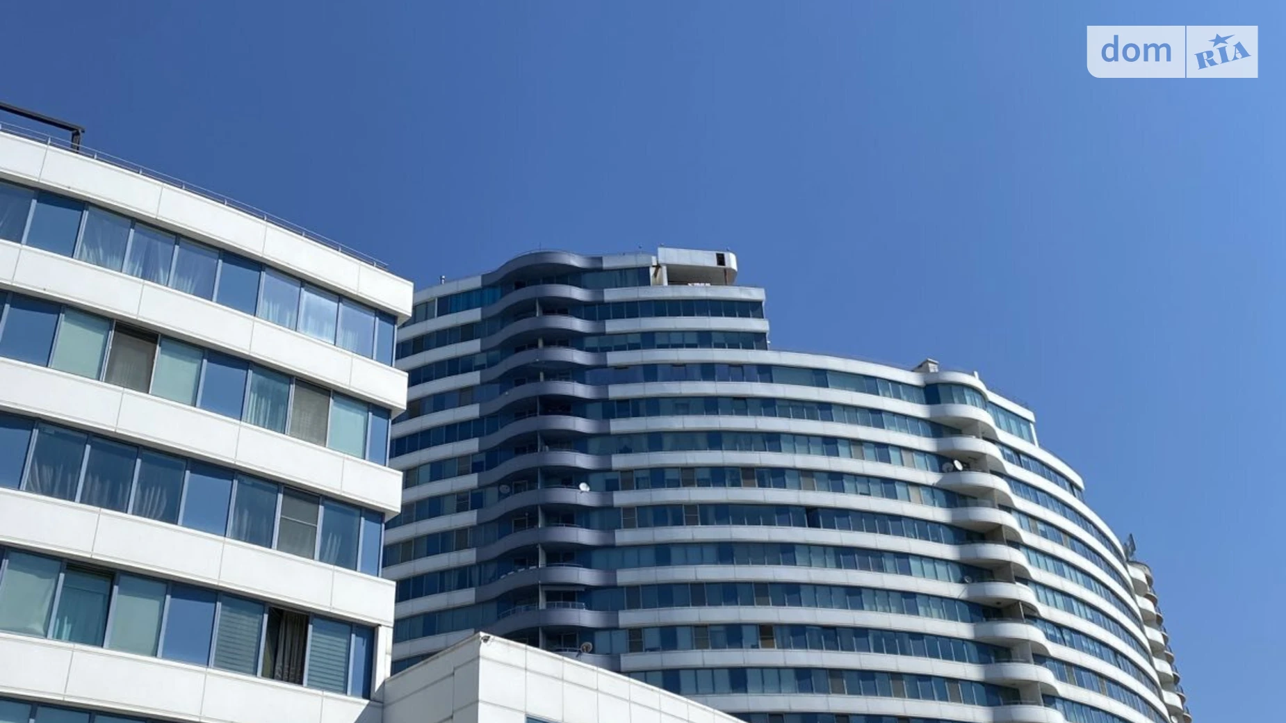 Продается 4-комнатная квартира 220 кв. м в Одессе, ул. Литературная, 1А - фото 2