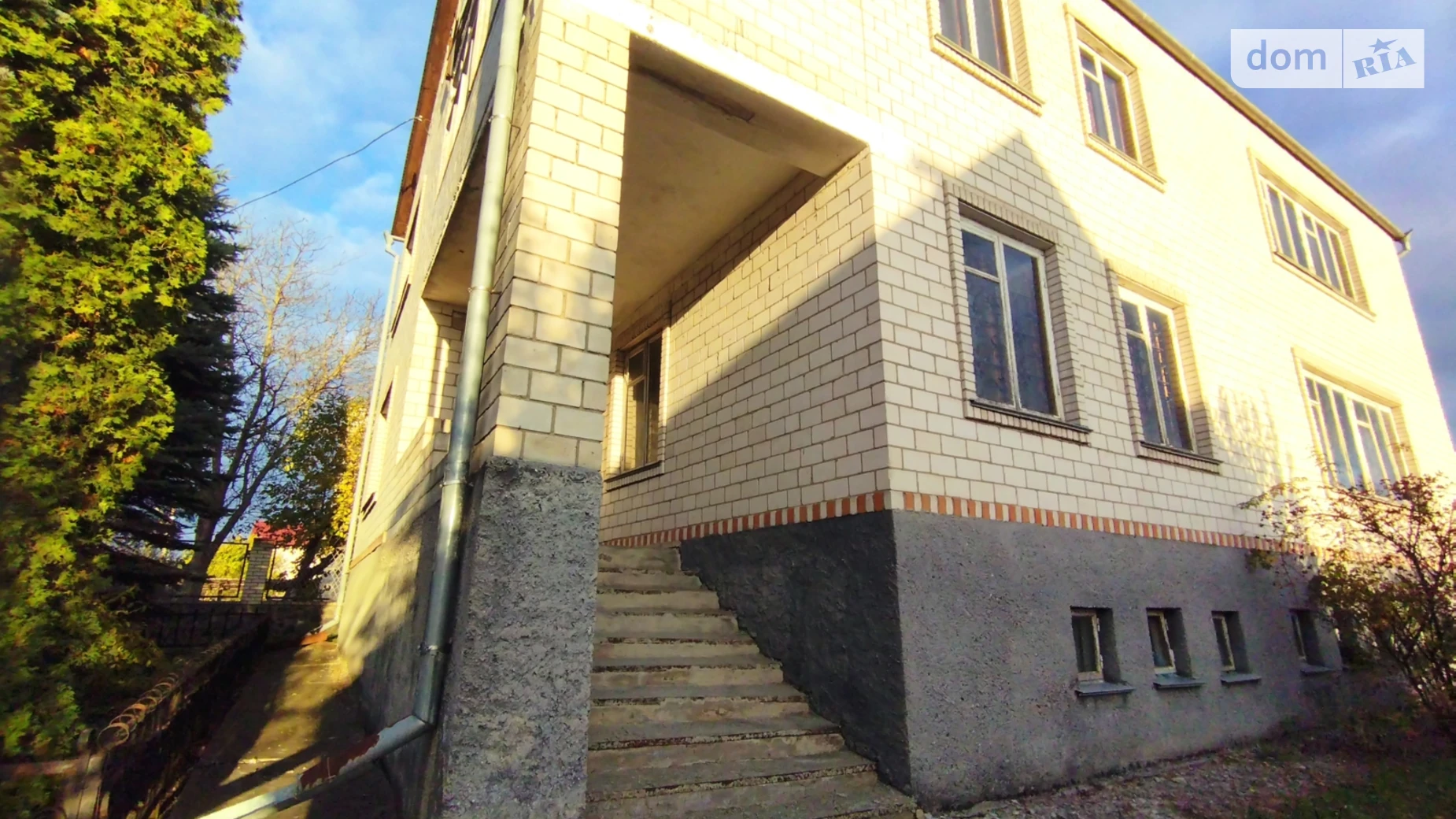 Продается дом на 3 этажа 480 кв. м с верандой, цена: 120000 $ - фото 4