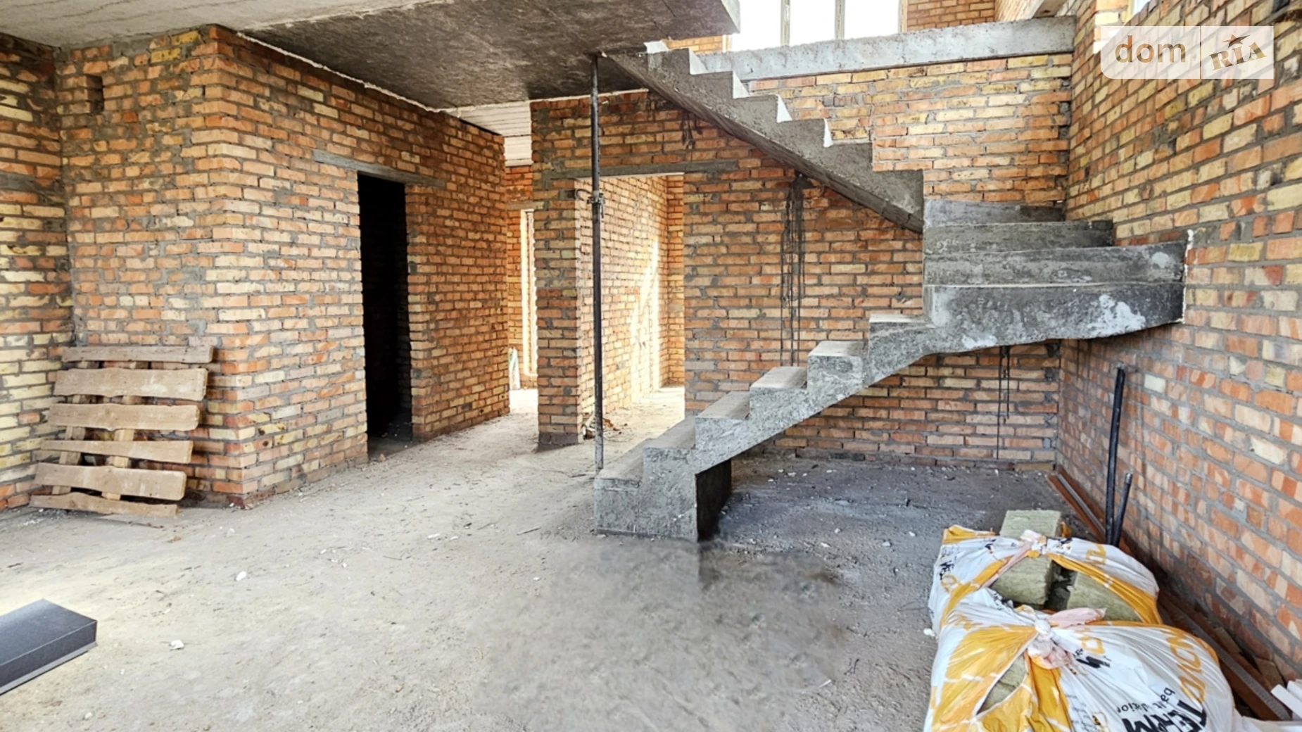 Продается дом на 2 этажа 120 кв. м с гаражом, цена: 75000 $ - фото 4