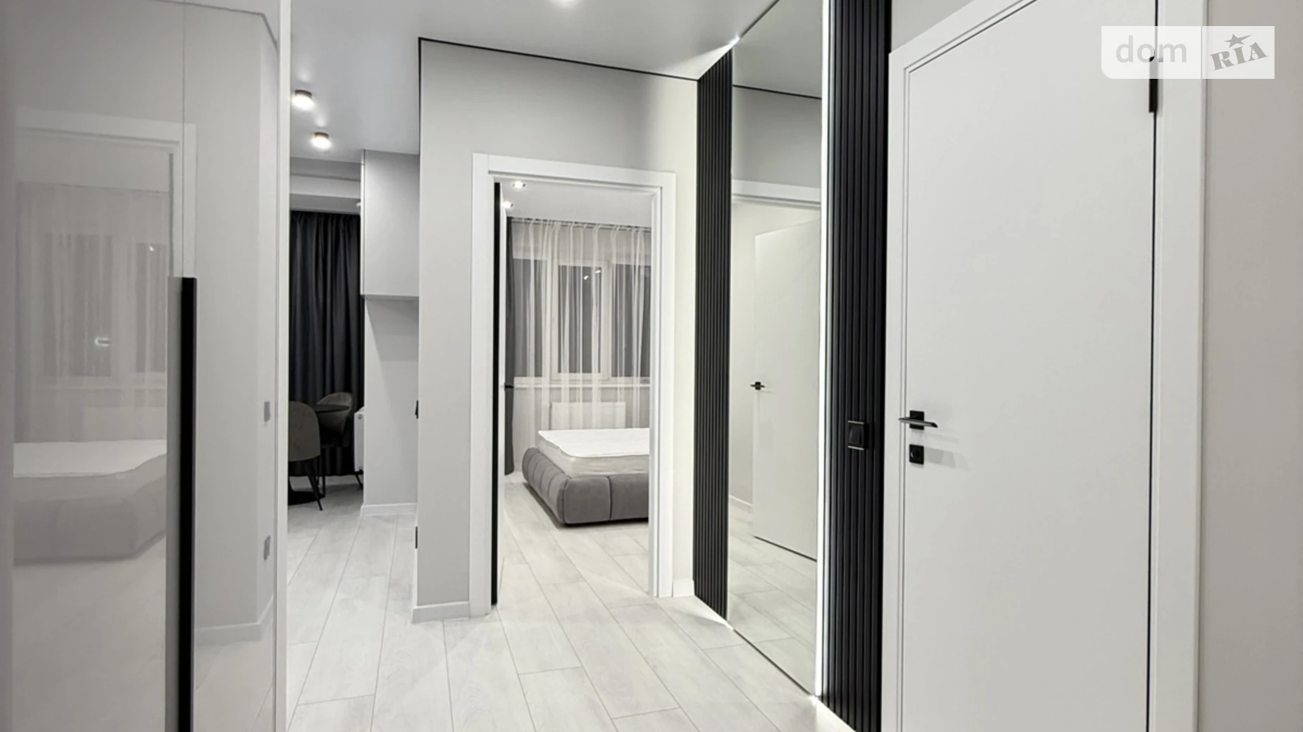 Продается 1-комнатная квартира 45 кв. м в Ровно, ул. Студенческая, 24А - фото 2