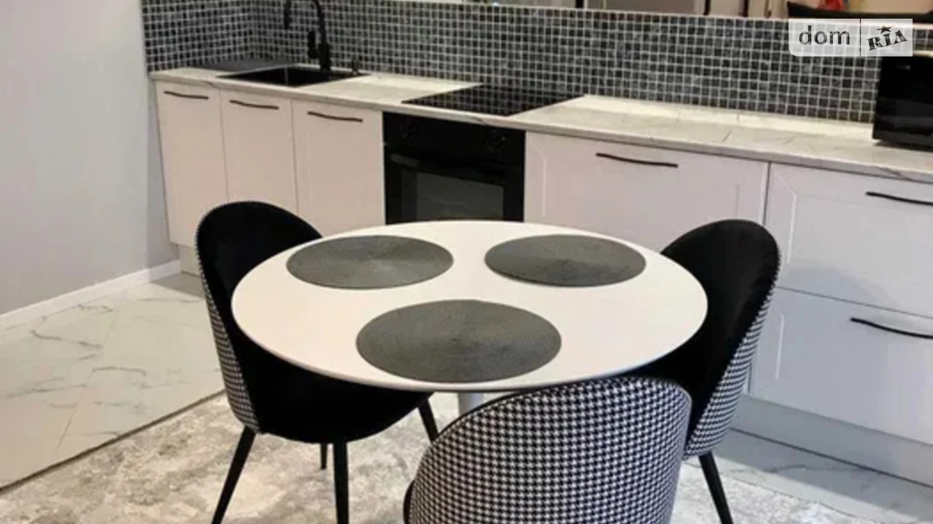 Продается 1-комнатная квартира 44 кв. м в Киеве, ул. Украинская, 6 - фото 2